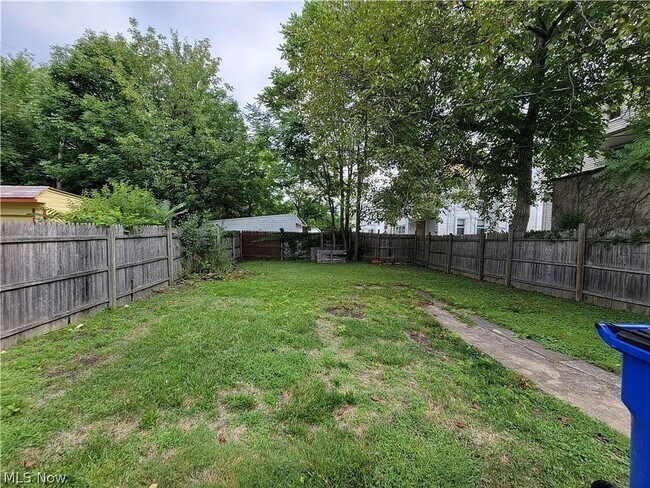 Building Photo - 12523 Forest Ave #1