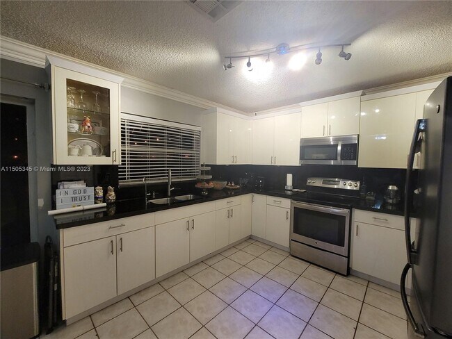 Foto del edificio - 10155 SW 163rd Pl