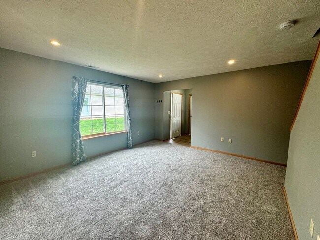 Foto del edificio - 3 bed 2 bath ZERO entry townhouse in Capitol Beach
