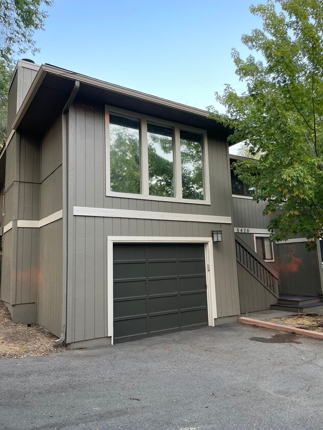 Foto principal - 5420 W Hill Rd