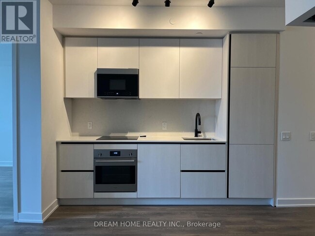 Building Photo - 108 Peter St