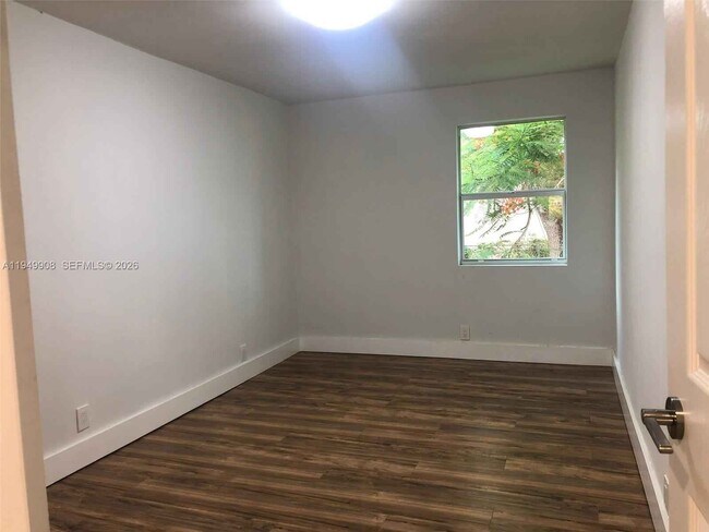 Foto del edificio - 8000 NW 12th Pl
