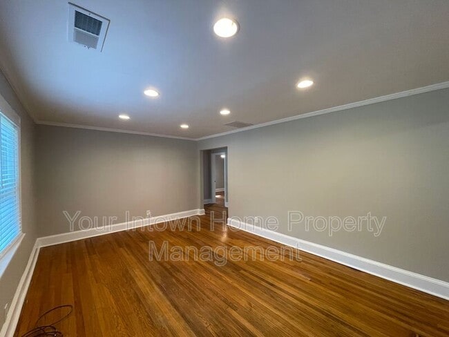 Building Photo - 452 Deckner Ave SW