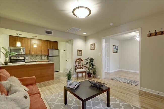 Foto del edificio - 7685 Northcross Dr