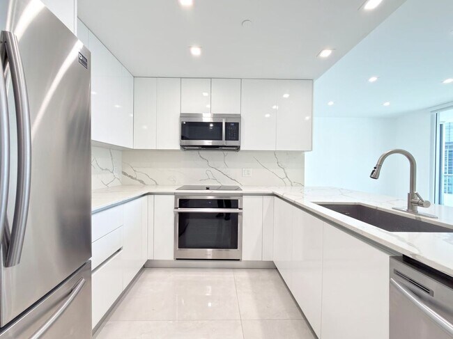 Foto del edificio - 1300 Brickell Bay Dr