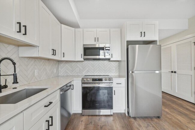 Photo - 6211 Woodbine Ave House