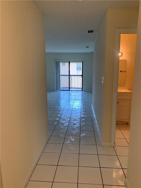 Foto del edificio - 6001 Shaker Wood Cir