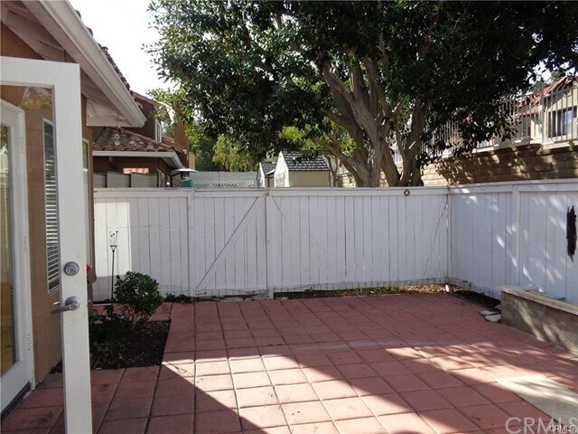 Building Photo - 27411 Iris Ave