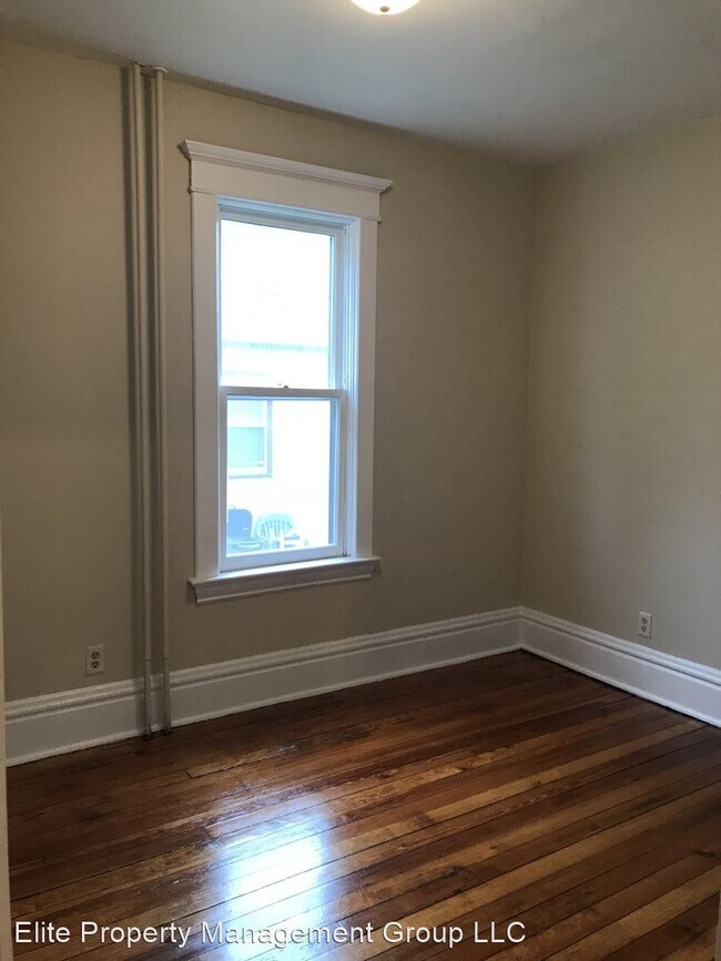 Building Photo - 2 br, 1 bath House - 892 Rose Ave E - Apt 1