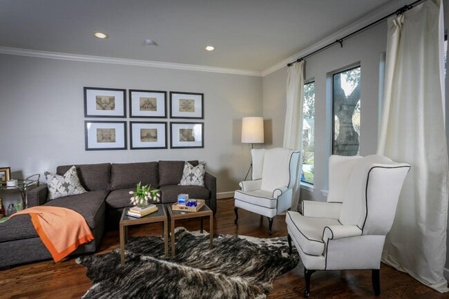Building Photo - Newly Updated 3-Bedroom House in the Desir...