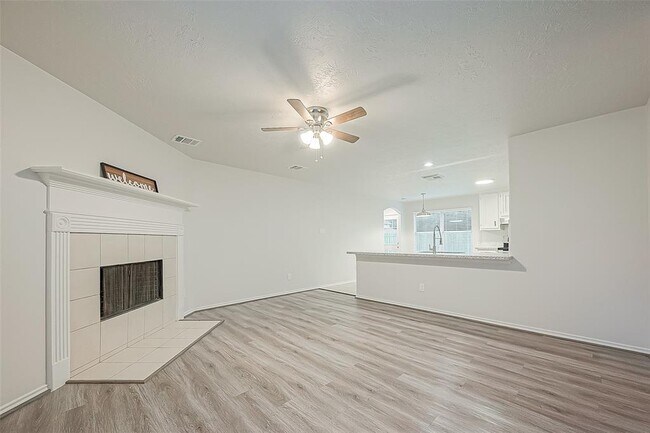 Foto del edificio - 18485 Sunrise Oaks Ct
