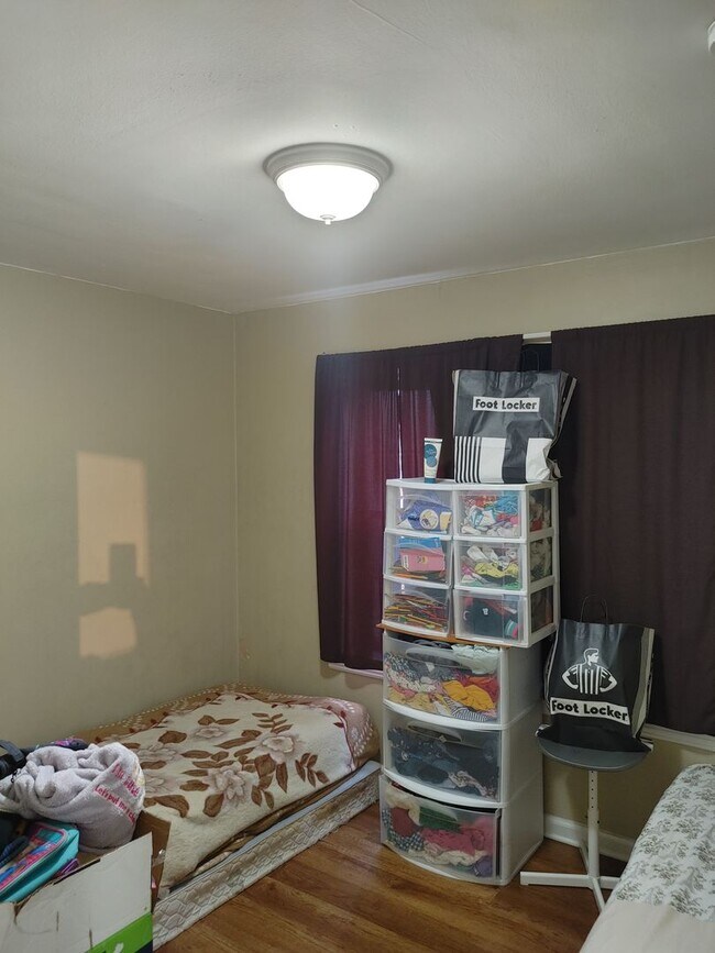 Foto del edificio - 739 Dobson St