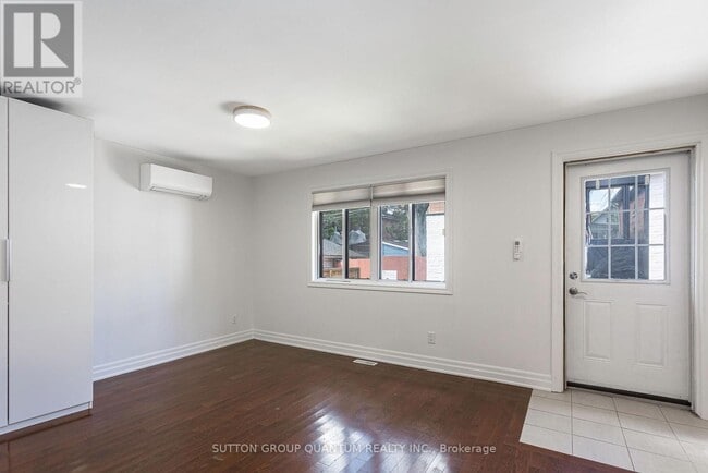 Building Photo - 156 Mavety St