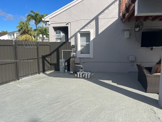 Building Photo - 9953 SW 154th Ct