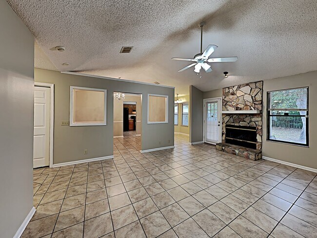 Building Photo - 7931 Diamond Leaf Dr S