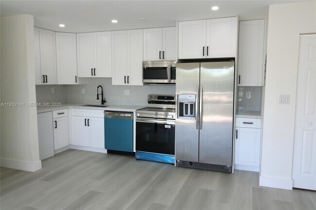 Foto del edificio - 4330 NW 79th Ave