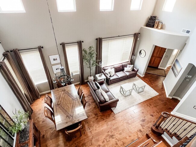 Building Photo - Charming 4 Bedroom/3 Bath Single Family Home on a Cul-de-sac with backyard