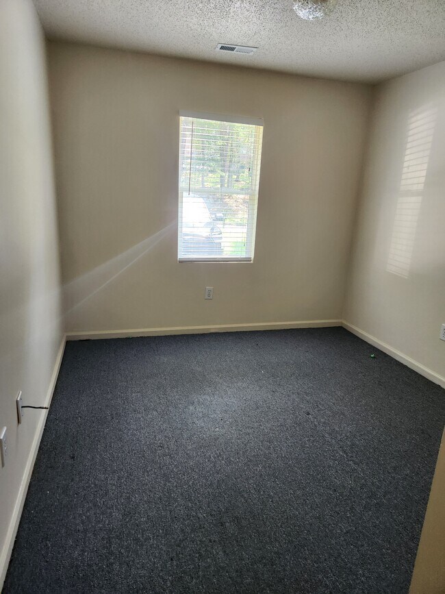 Foto del edificio - 213 Bishop Ln