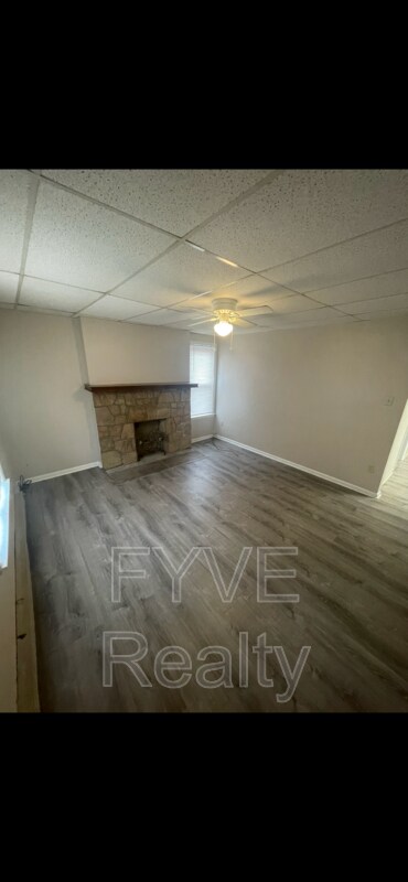 Building Photo - 890 Duncan Ave