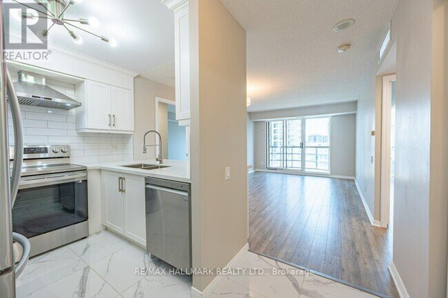 Photo du bâtiment - 8-1718 Hillcrest Ave