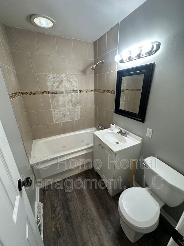 Foto del edificio - 8409 E 111 St