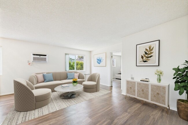 Building Photo - Gilmore  Apartments Van Nuys