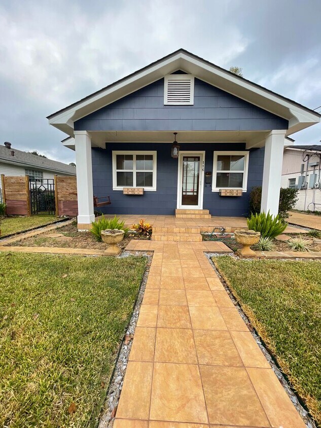 Foto principal - 2 bedroom 2 bath home