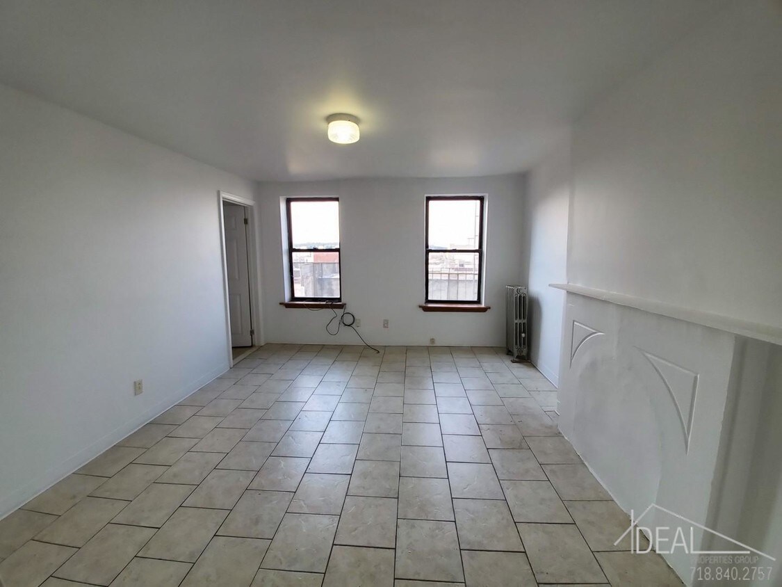 Foto principal - 1.5 bedroom in manhattan NY 11215