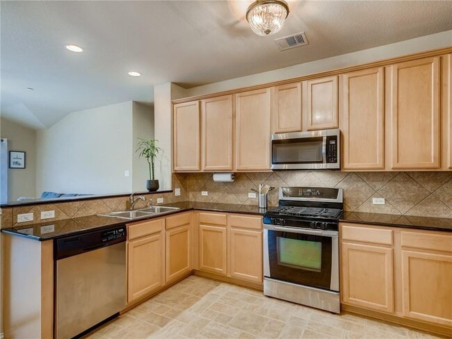 Building Photo - 9201 Brodie Ln