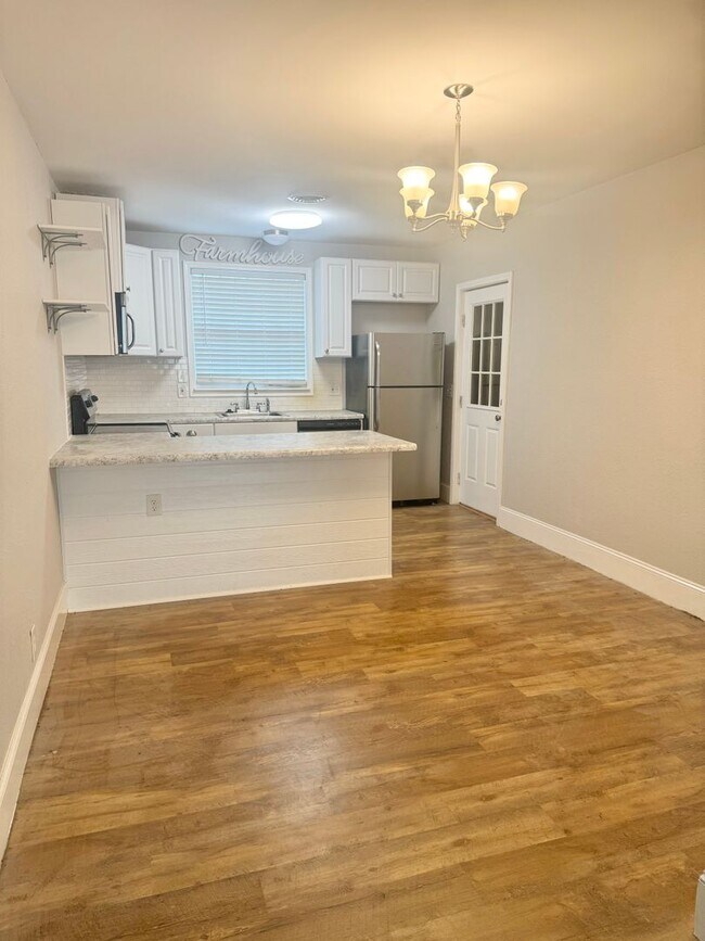 Building Photo - 5306ntre