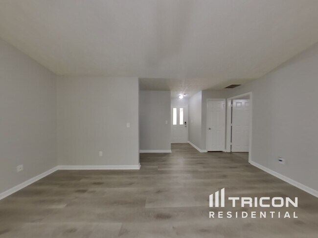 Building Photo - 270 Rosewood Dr