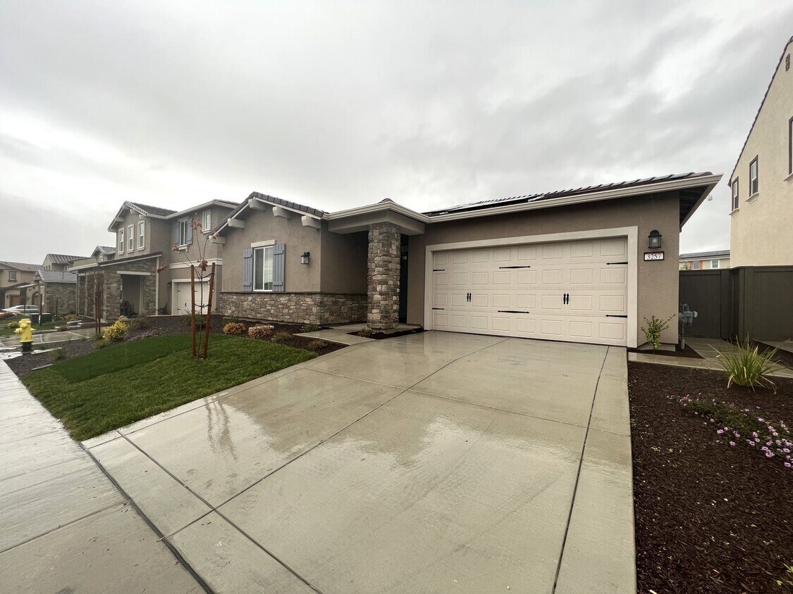 Primary Photo - 4 br, 2.5 bath House - 3257 Garden Terrace Dr