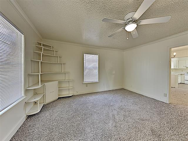 Foto del edificio - 8420 Whitney Dr