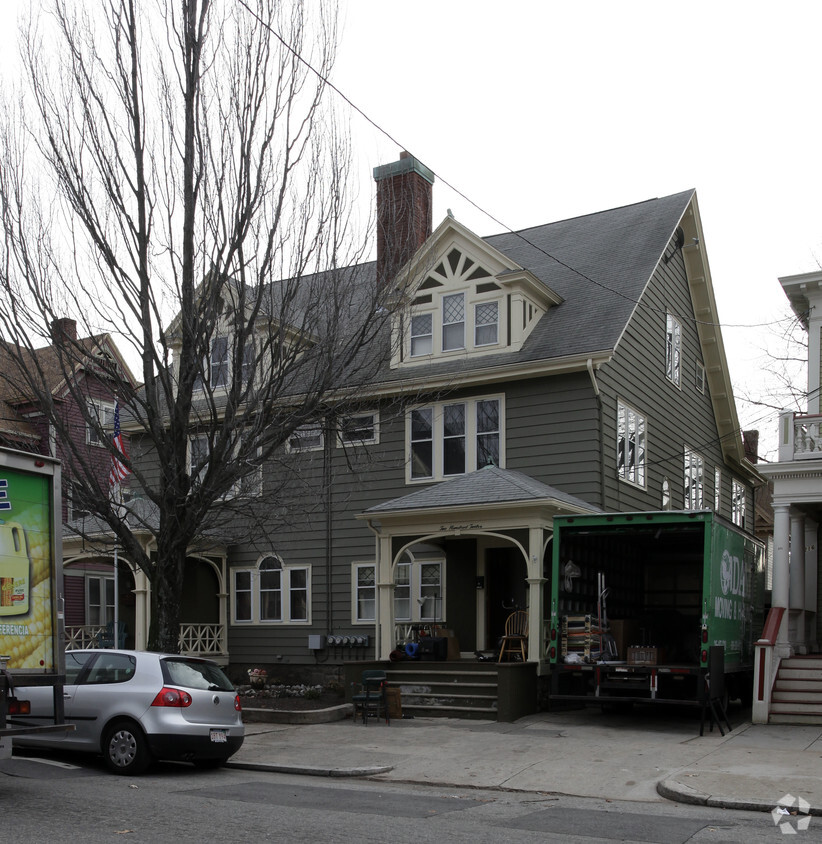 Primary Photo - 210 Adelaide Ave