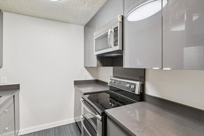 Foto del edificio - Pre-Lease Aug 2025 Remodeled 2 Bedroom 1 B...