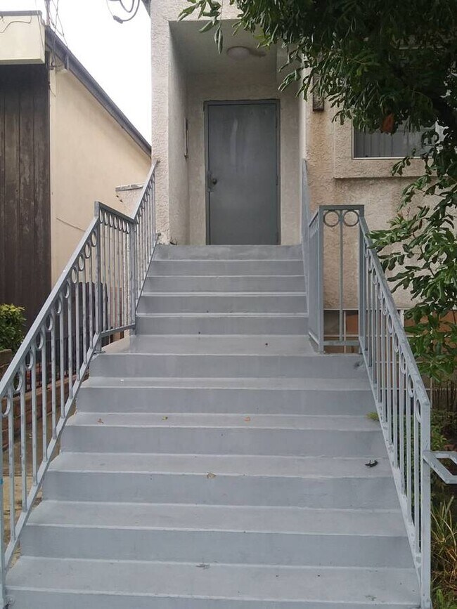Building Photo - 10839 Hortense St