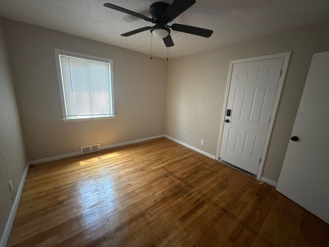 Building Photo - Renovated 3-Bedroom Home – We Welcome Sect...