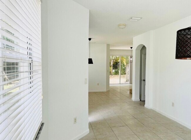 Foto del edificio - 1145 NE 31st Ter