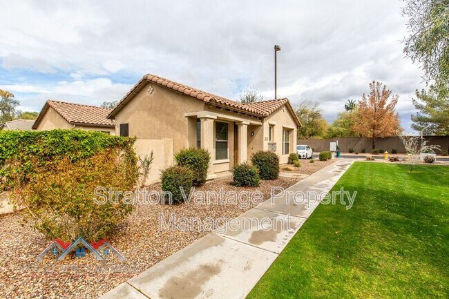 Building Photo - 4679 E Claxton Ave