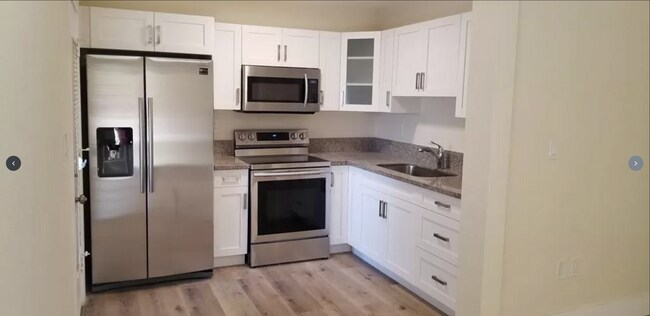 Kitchen Pic 2 - 5325 SW 77th Ct