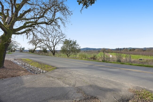 Building Photo - 9168 Eastside Rd