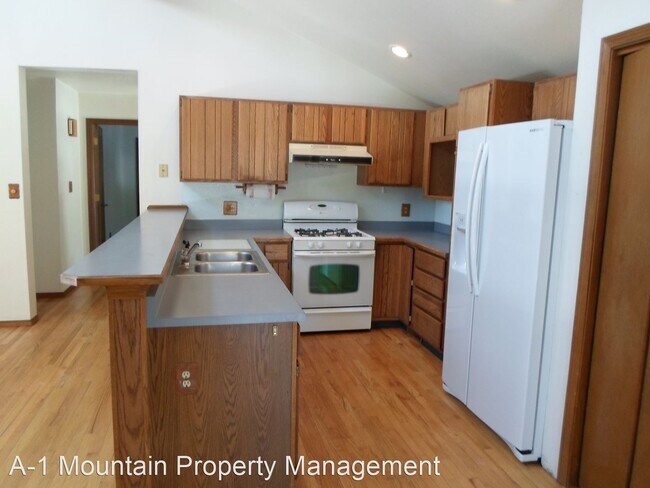 Building Photo - 3 br, 2.5 bath House - 12345 Bear Haven Rd.