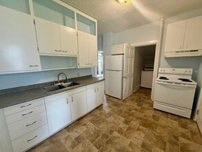 Building Photo - 1316 N 5th St