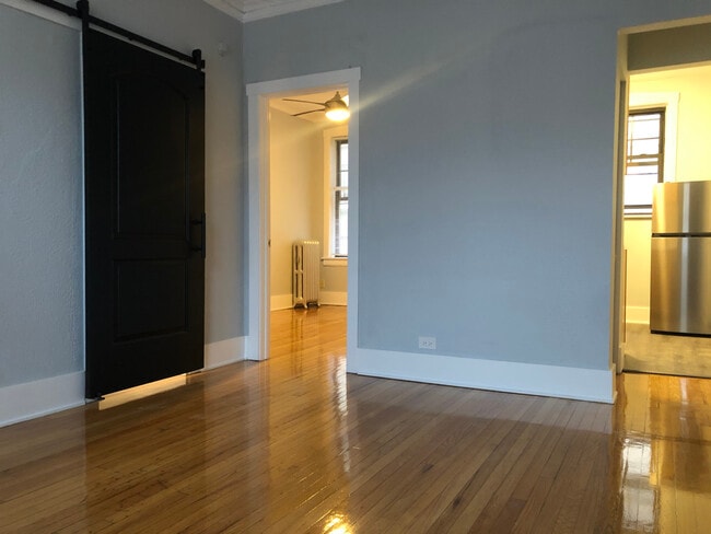 Building Photo - 1615 W Belmont Ave