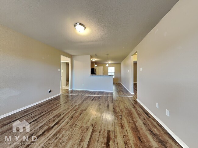 Foto del edificio - 407 Westwood Dr