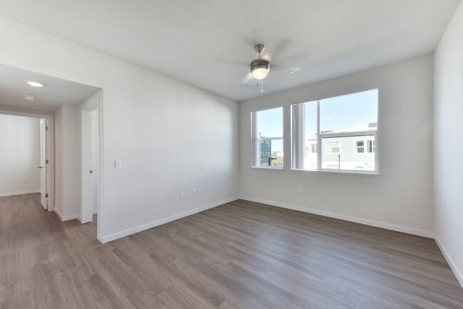 Building Photo - Lincoln Village Apartments