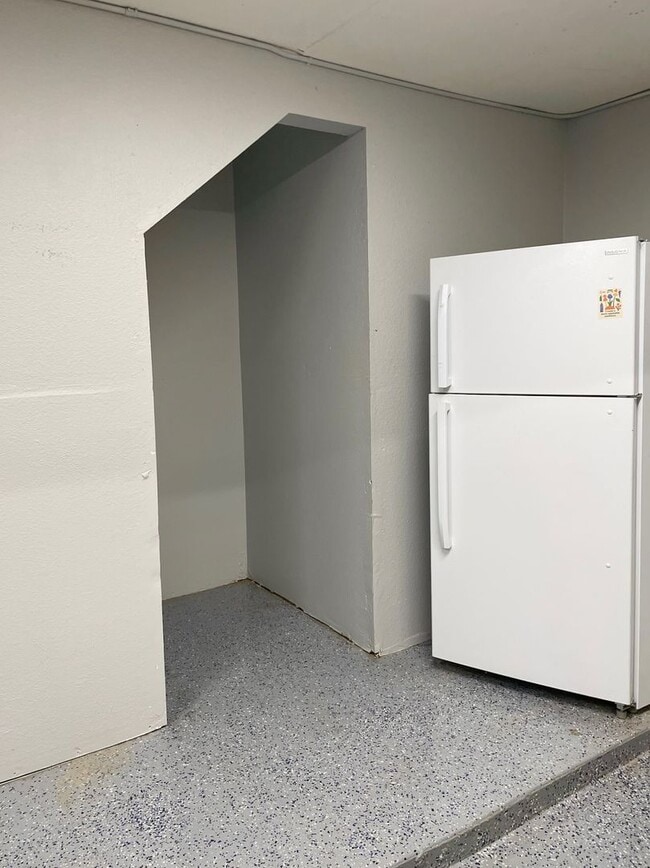 Foto del edificio - Nicely upgraded Townhome is East Simi