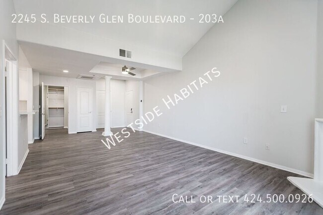 Foto del edificio - 2245 S Beverly Glen Blvd