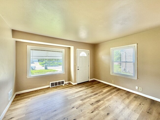 Foto del edificio - 1029 McKinley Ave
