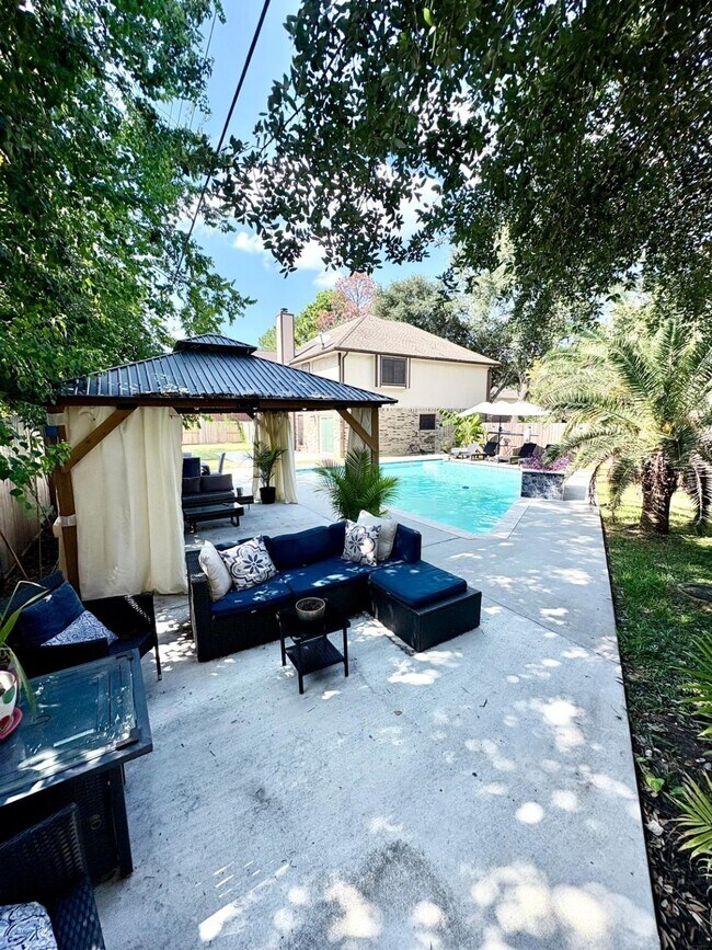 Foto del edificio - 8614 Canyon Pine Dr